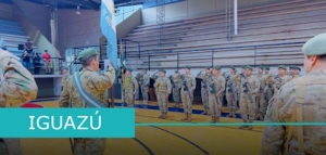 Soldados de la Escuela Militar de Monte Juran Lealtad a la Bandera junto a Veteranos de Malvinas