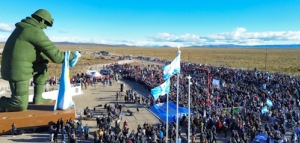 Con un multitudinario acto, Zapala inauguró el Monumento al Soldado de Malvinas más grande del país