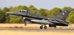 Medios británicos expresan preocupación por la adquisición de aviones F-16 por parte de Argentina y su posible impacto en las Malvinas