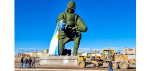 Un chubutense hizo el monumento de Malvinas más grande del país