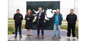 Ferraresi inauguró el monumento de Malvinas “No nos rendimos” en el Parque del Río