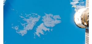 Proyeccción del documental «Al otro lado de Malvinas»
